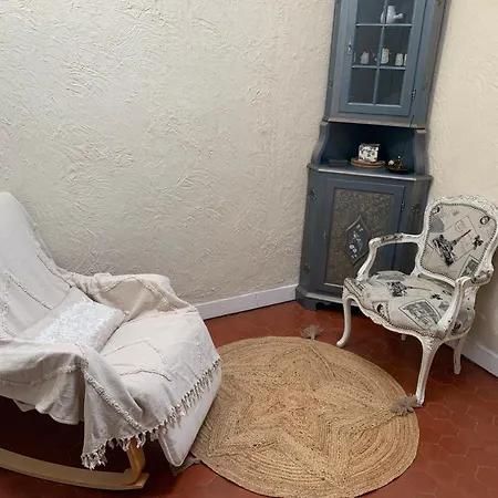 Un Atypiquement Provencal Apartment Le Cannet